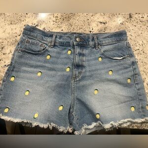 Lemon denim shorts 🍋